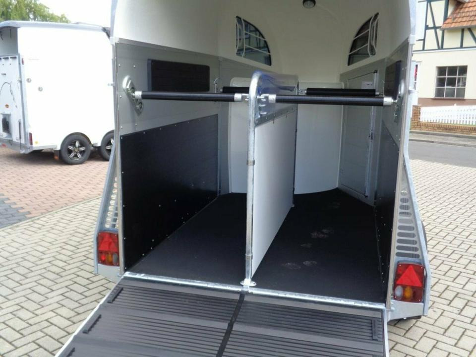 Böckmann Pferdeanhänger Champion R Sattelkammer Aluboden - عربة نقل خيل: صورة 4 Böckmann Pferdeanhänger Champion R Sattelkammer Aluboden - عربة نقل خيل: صورة 4