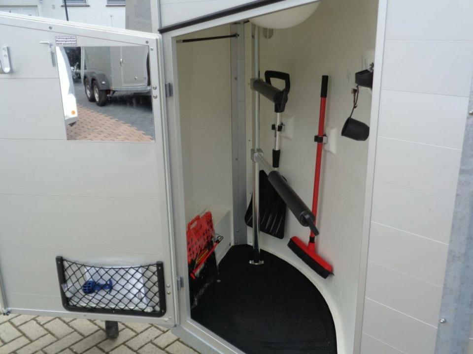 Böckmann Pferdeanhänger Champion R Sattelkammer Aluboden - عربة نقل خيل: صورة 3 Böckmann Pferdeanhänger Champion R Sattelkammer Aluboden - عربة نقل خيل: صورة 3