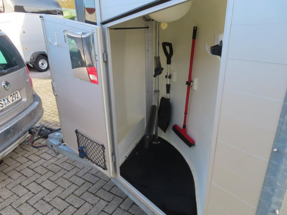 Böckmann, Pferdeanhänger, Champion R, top, SaKa. 100 km/h - عربة نقل خيل: صورة 3 Böckmann, Pferdeanhänger, Champion R, top, SaKa. 100 km/h - عربة نقل خيل: صورة 3