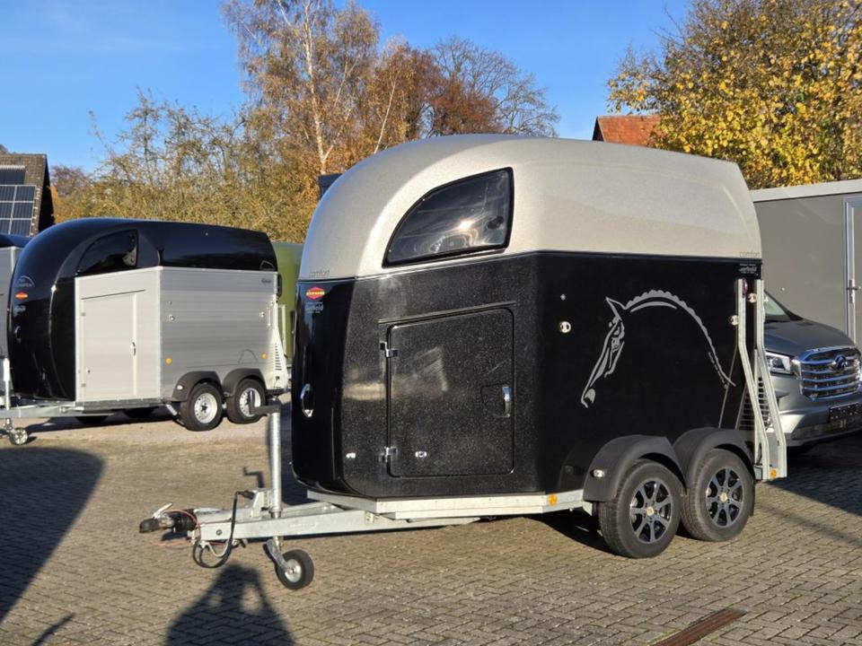 Böckmann Pferdeanhänger, Comfort, Alub. Sattelk. 100 km/h, top - عربة نقل خيل: صورة 1 Böckmann Pferdeanhänger, Comfort, Alub. Sattelk. 100 km/h, top - عربة نقل خيل: صورة 1