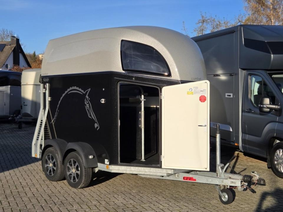 Böckmann Pferdeanhänger, Comfort, Alub. Sattelk. 100 km/h, top - عربة نقل خيل: صورة 2 Böckmann Pferdeanhänger, Comfort, Alub. Sattelk. 100 km/h, top - عربة نقل خيل: صورة 2