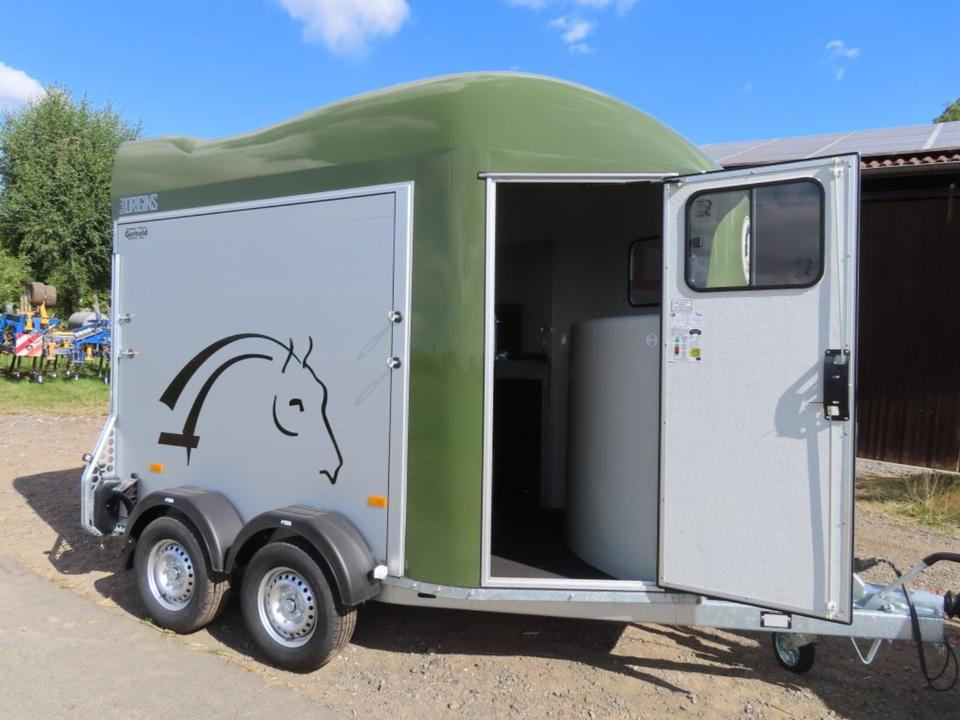 Cheval, Pferdeanhänger , 2,0 to. SaKa, , 100 km/h, Tür/Rampe - عربة نقل خيل: صورة 1 Cheval, Pferdeanhänger , 2,0 to. SaKa, , 100 km/h, Tür/Rampe - عربة نقل خيل: صورة 1