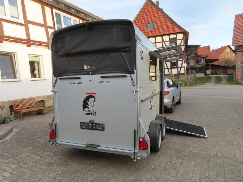 Pferdeanhänger Cheval Liberte MAXI 2 Sattelraum 100 km/h Kamera - عربة نقل خيل: صورة 3 Pferdeanhänger Cheval Liberte MAXI 2 Sattelraum 100 km/h Kamera - عربة نقل خيل: صورة 3