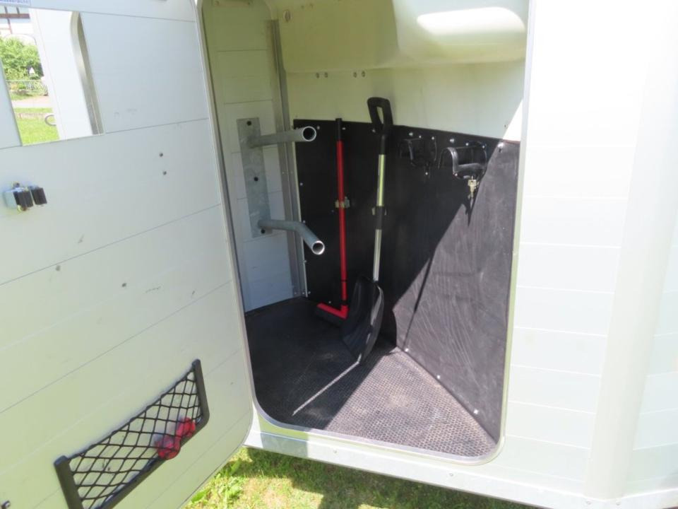 Pferdeanhänger Humbaur, Xanthos Aero, 100 km/h Sattelkammer - عربة نقل خيل: صورة 3 Pferdeanhänger Humbaur, Xanthos Aero, 100 km/h Sattelkammer - عربة نقل خيل: صورة 3