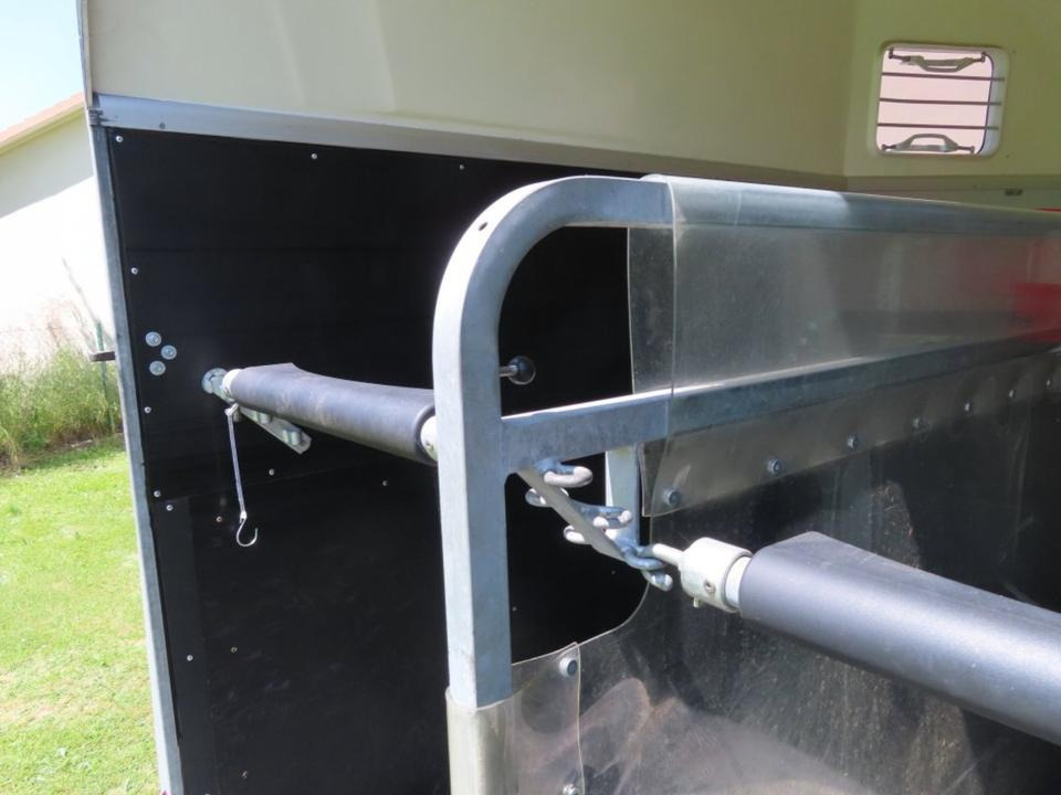 Pferdeanhänger Humbaur, Xanthos Aero, 100 km/h Sattelkammer - عربة نقل خيل: صورة 4 Pferdeanhänger Humbaur, Xanthos Aero, 100 km/h Sattelkammer - عربة نقل خيل: صورة 4