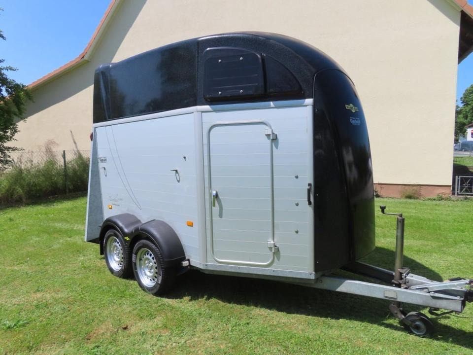 Pferdeanhänger Humbaur, Xanthos Aero, 100 km/h Sattelkammer - عربة نقل خيل: صورة 2 Pferdeanhänger Humbaur, Xanthos Aero, 100 km/h Sattelkammer - عربة نقل خيل: صورة 2