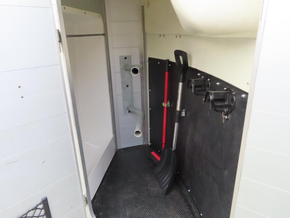 Pferdeanhänger Humbaur, Xanthos Aero, 100 km/h Sattelkammer - عربة نقل خيل: صورة 3 Pferdeanhänger Humbaur, Xanthos Aero, 100 km/h Sattelkammer - عربة نقل خيل: صورة 3