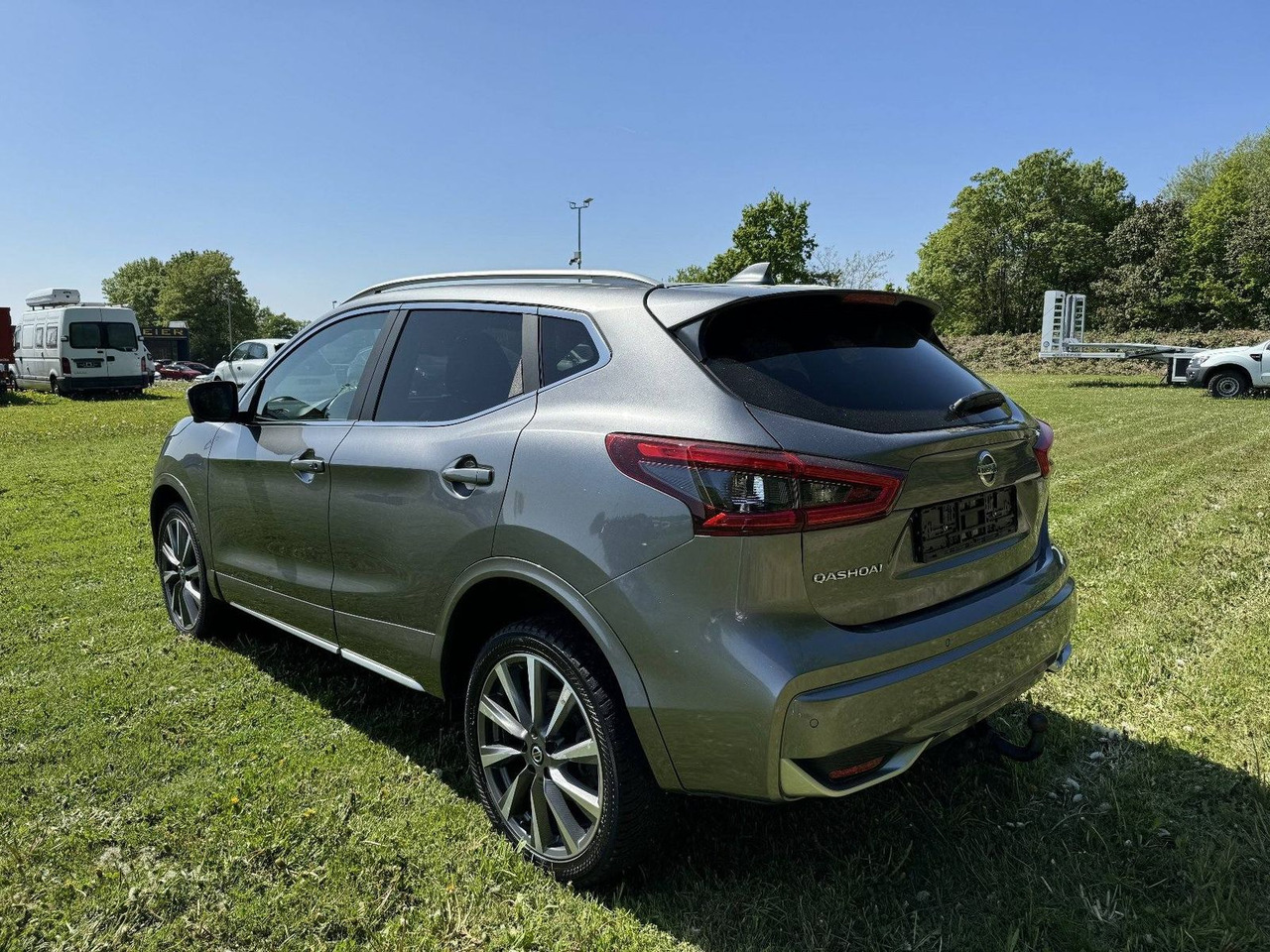 Nissan Qashqai 1.7 dCi N-Connecta 4x4 ALLRAD AUTOMATIK - سيارة دفع رباعي: صورة 3 Nissan Qashqai 1.7 dCi N-Connecta 4x4 ALLRAD AUTOMATIK - سيارة دفع رباعي: صورة 3