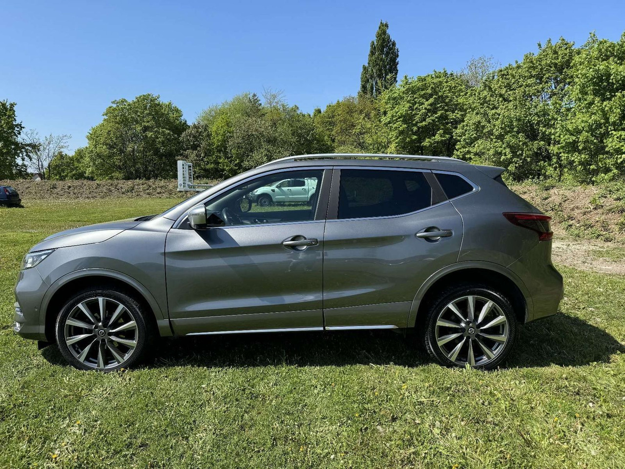 Nissan Qashqai 1.7 dCi N-Connecta 4x4 ALLRAD AUTOMATIK - سيارة دفع رباعي: صورة 2 Nissan Qashqai 1.7 dCi N-Connecta 4x4 ALLRAD AUTOMATIK - سيارة دفع رباعي: صورة 2