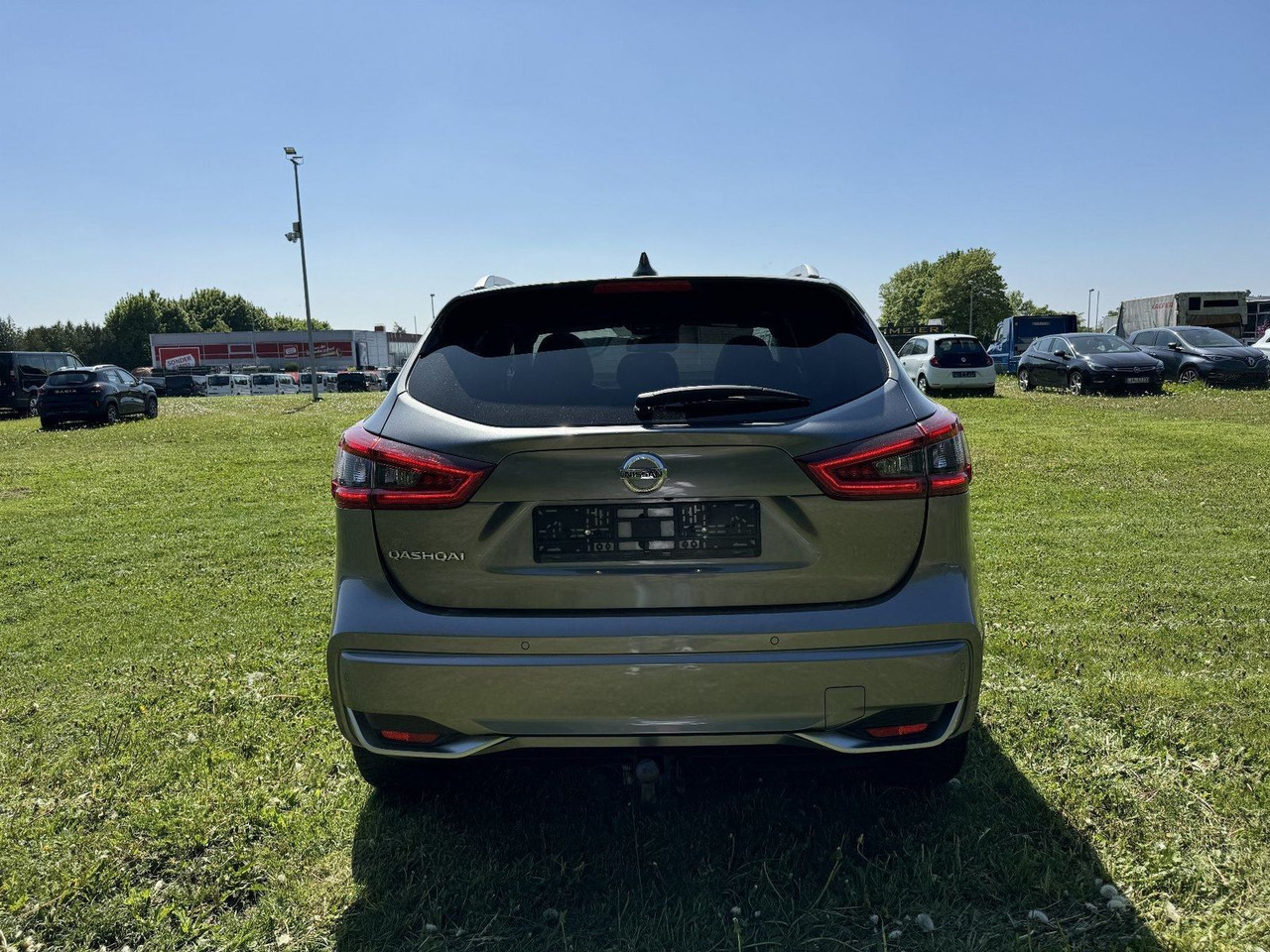 Nissan Qashqai 1.7 dCi N-Connecta 4x4 ALLRAD AUTOMATIK - سيارة دفع رباعي: صورة 4 Nissan Qashqai 1.7 dCi N-Connecta 4x4 ALLRAD AUTOMATIK - سيارة دفع رباعي: صورة 4