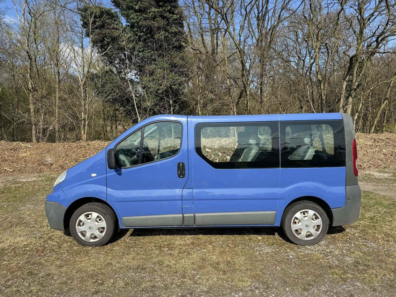 Renault Trafic Combi dCi90 L1H1 9-Sitzer - ميكروباص: صورة 2 Renault Trafic Combi dCi90 L1H1 9-Sitzer - ميكروباص: صورة 2