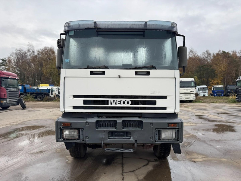 Iveco Eurotrakker 340 E 34 (GRAND PONT / LAMES / POMPE MANUELLE / BOITE MANUELLE / 12 ROUES) - شاحنة هيكل كابينة: صورة 2 Iveco Eurotrakker 340 E 34 (GRAND PONT / LAMES / POMPE MANUELLE / BOITE MANUELLE / 12 ROUES) - شاحنة هيكل كابينة: صورة 2