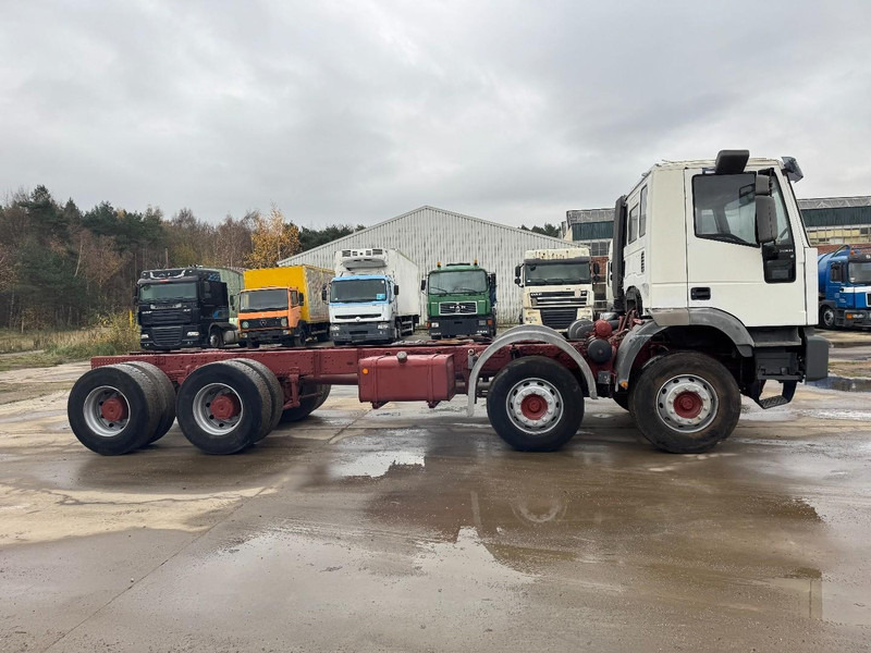 Iveco Eurotrakker 340 E 34 (GRAND PONT / LAMES / POMPE MANUELLE / BOITE MANUELLE / 12 ROUES) - شاحنة هيكل كابينة: صورة 4 Iveco Eurotrakker 340 E 34 (GRAND PONT / LAMES / POMPE MANUELLE / BOITE MANUELLE / 12 ROUES) - شاحنة هيكل كابينة: صورة 4