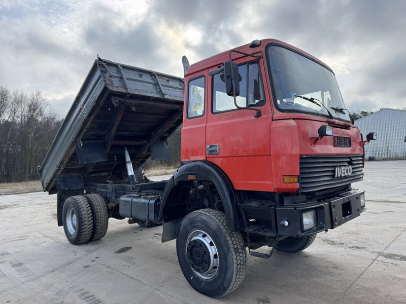 Iveco Magirus 180-23 (GRAND PONT / 4X4 / LAMES / POMPE MANUELLE) - شاحنة قلاب: صورة 3 Iveco Magirus 180-23 (GRAND PONT / 4X4 / LAMES / POMPE MANUELLE) - شاحنة قلاب: صورة 3
