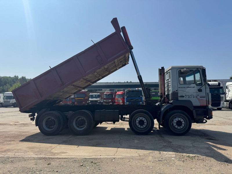 MAN 32.343 (BIG AXLE / STEEL SUSPENSION / MANUAL GEARBOX / 12 TIRES / EURO 2) - شاحنة قلاب: صورة 4 MAN 32.343 (BIG AXLE / STEEL SUSPENSION / MANUAL GEARBOX / 12 TIRES / EURO 2) - شاحنة قلاب: صورة 4