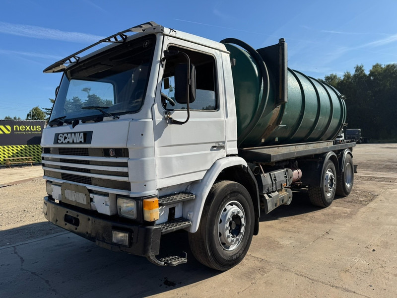Scania 93 - 280 (14.000L / MANUAL PUMP & GEARBOX / 6X2) - شاحنة الشفط: صورة 1 Scania 93 - 280 (14.000L / MANUAL PUMP & GEARBOX / 6X2) - شاحنة الشفط: صورة 1