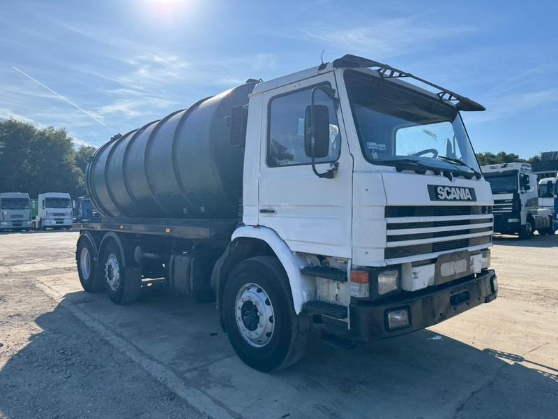 Scania 93 - 280 (14.000L / MANUAL PUMP & GEARBOX / 6X2) - شاحنة الشفط: صورة 3 Scania 93 - 280 (14.000L / MANUAL PUMP & GEARBOX / 6X2) - شاحنة الشفط: صورة 3