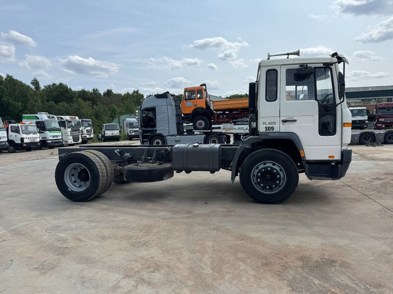 Volvo FL 6 - 220 (FULL STEEL SUSPENSION / MANUAL GEARBOX / PERFECT) - شاحنة هيكل كابينة: صورة 4 Volvo FL 6 - 220 (FULL STEEL SUSPENSION / MANUAL GEARBOX / PERFECT) - شاحنة هيكل كابينة: صورة 4