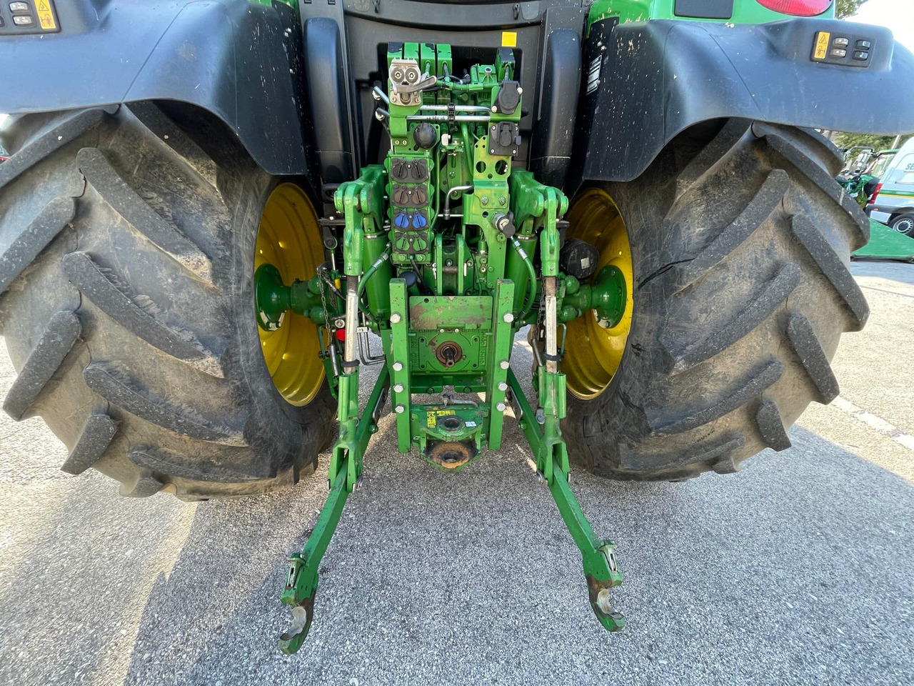 JOHN DEERE 6130 R - جرار: صورة 4 JOHN DEERE 6130 R - جرار: صورة 4