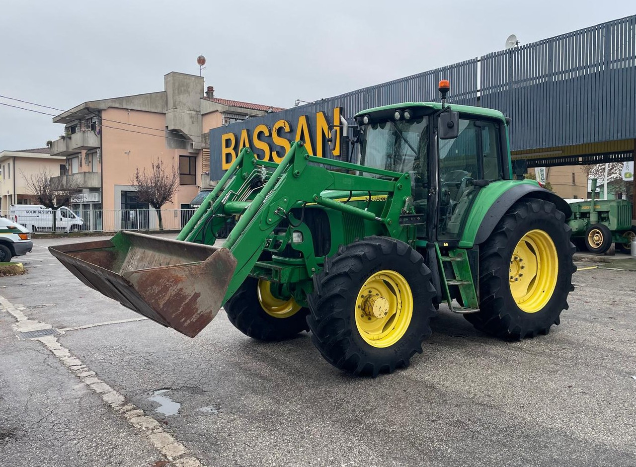 JOHN DEERE 6420 S - جرار: صورة 1 JOHN DEERE 6420 S - جرار: صورة 1