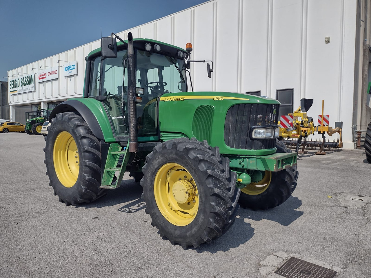 JOHN DEERE 6520 PREMIUM - جرار: صورة 3 JOHN DEERE 6520 PREMIUM - جرار: صورة 3