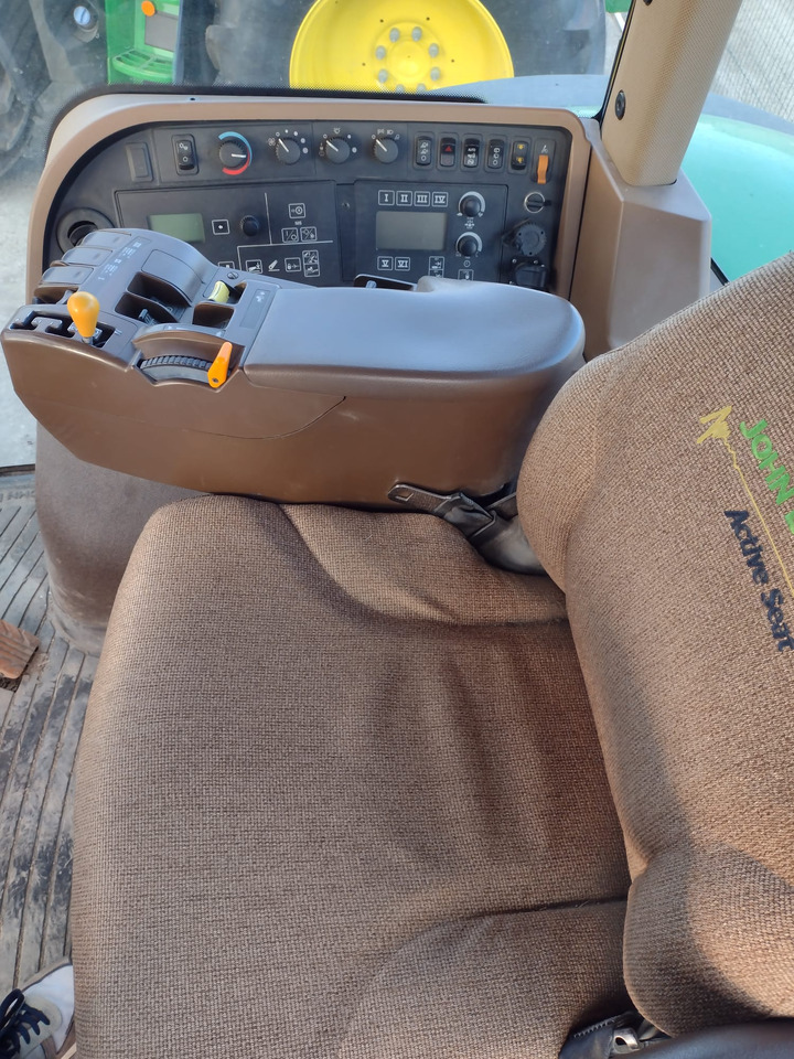 JOHN DEERE 8230 - جرار: صورة 5 JOHN DEERE 8230 - جرار: صورة 5