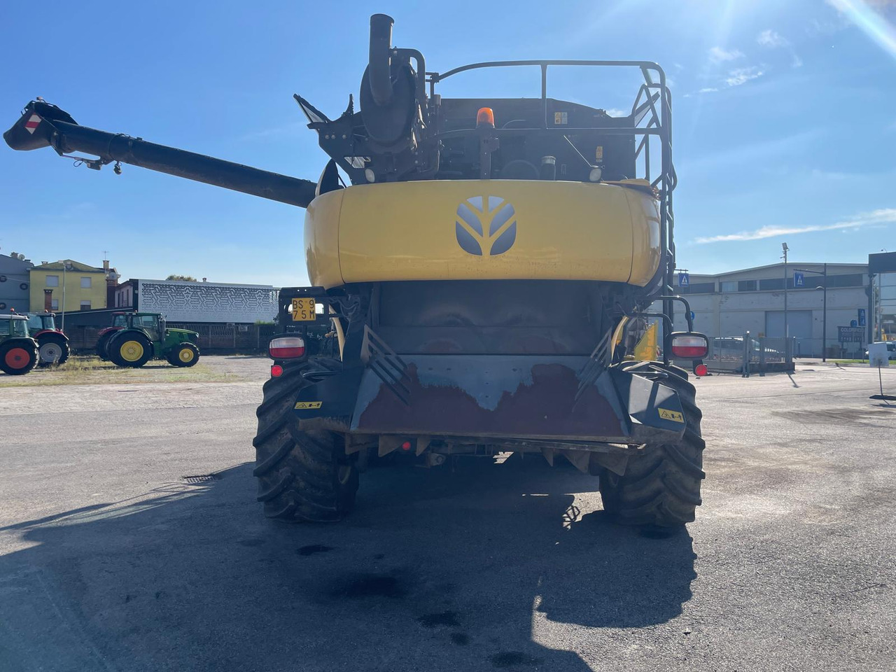 NEW HOLLAND MIETITREBBIA CR 9.90 - حصادة موحَّدة: صورة 4 NEW HOLLAND MIETITREBBIA CR 9.90 - حصادة موحَّدة: صورة 4