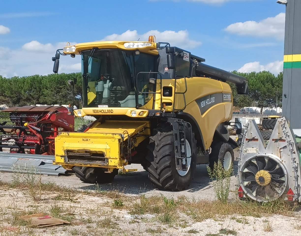 NEW HOLLAND MIETITREBBIA CX 720 - حصادة موحَّدة: صورة 2 NEW HOLLAND MIETITREBBIA CX 720 - حصادة موحَّدة: صورة 2
