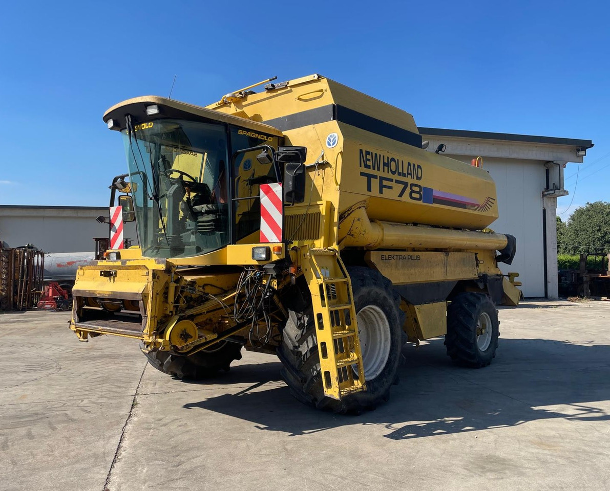 NEW HOLLAND MIETITREBBIA TF 78 - حصادة موحَّدة: صورة 1 NEW HOLLAND MIETITREBBIA TF 78 - حصادة موحَّدة: صورة 1