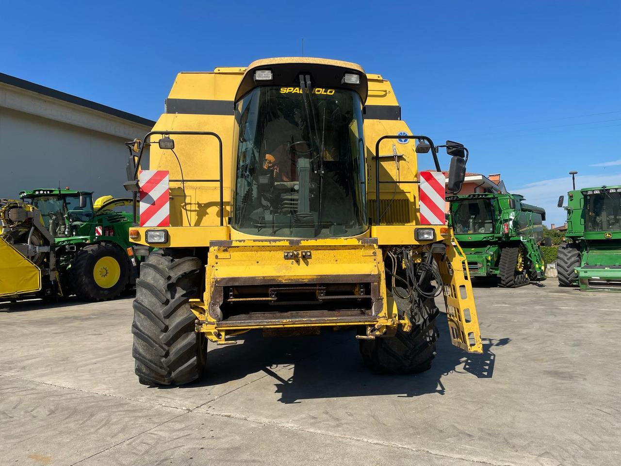 NEW HOLLAND MIETITREBBIA TF 78 - حصادة موحَّدة: صورة 2 NEW HOLLAND MIETITREBBIA TF 78 - حصادة موحَّدة: صورة 2