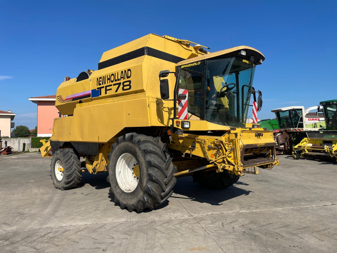 NEW HOLLAND MIETITREBBIA TF 78 - حصادة موحَّدة: صورة 3 NEW HOLLAND MIETITREBBIA TF 78 - حصادة موحَّدة: صورة 3