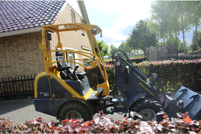 Eurotrac w11 M OOK W12S OP VOORRAAD - اللودر المجنزر صغير: صورة 2 Eurotrac w11 M OOK W12S OP VOORRAAD - اللودر المجنزر صغير: صورة 2