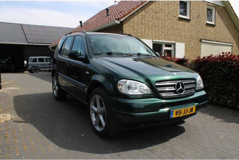 Mercedes-Benz M-Klasse ML 320 - سيارة دفع رباعي: صورة 1 Mercedes-Benz M-Klasse ML 320 - سيارة دفع رباعي: صورة 1
