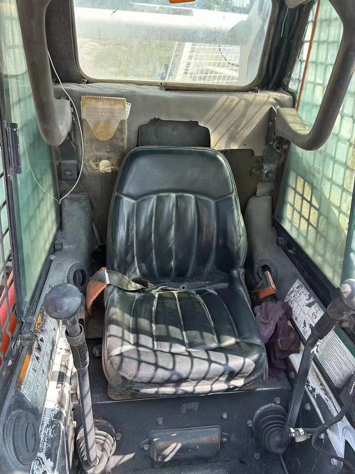BOBCAT s300 - شيول صغير: صورة 5 BOBCAT s300 - شيول صغير: صورة 5