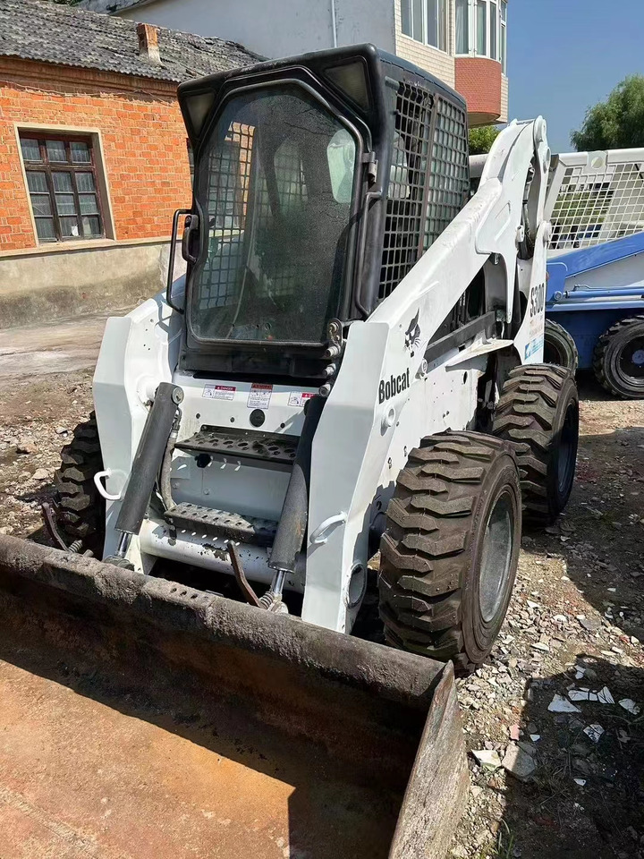 BOBCAT s300 - شيول صغير: صورة 1 BOBCAT s300 - شيول صغير: صورة 1
