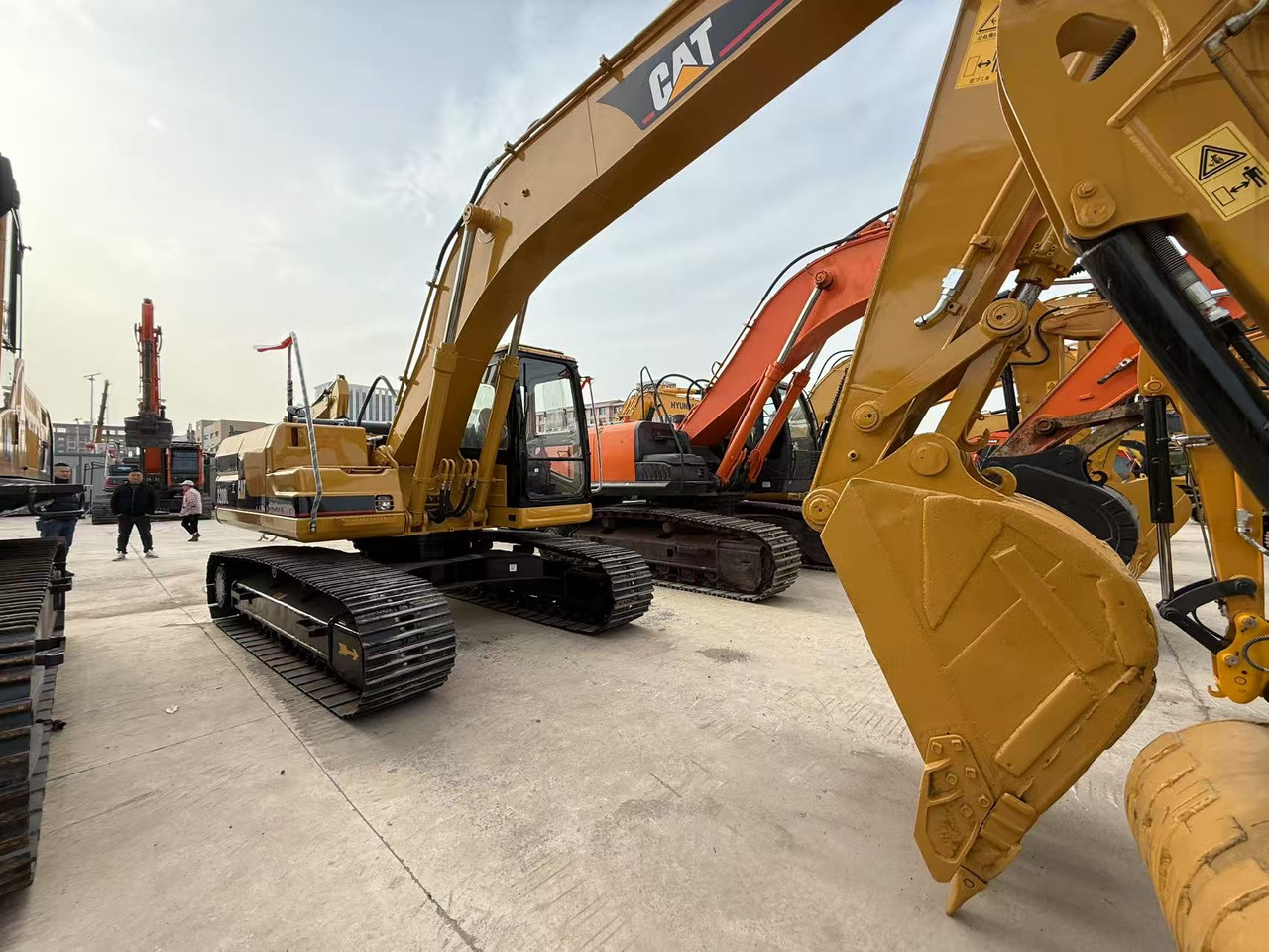 CATERPILLAR 320b - حفار زحاف: صورة 2 CATERPILLAR 320b - حفار زحاف: صورة 2