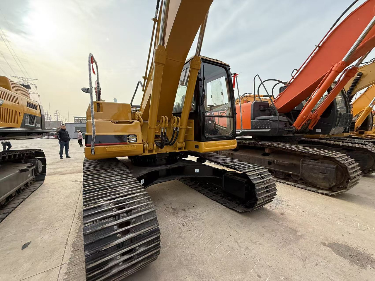 CATERPILLAR 320b - حفار زحاف: صورة 1 CATERPILLAR 320b - حفار زحاف: صورة 1