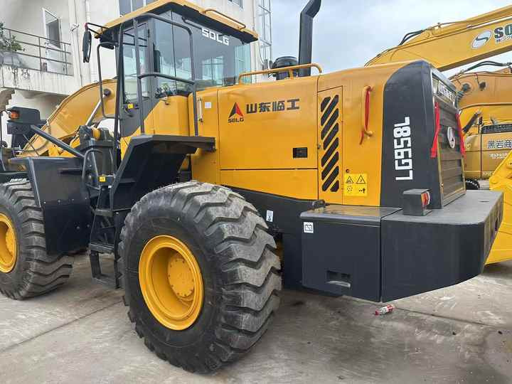 China Famous Brand SDLG Used SDLG 958L Wheel Loader Running Working Condition Low Price for Sale - اللودر بعجل: صورة 3 China Famous Brand SDLG Used SDLG 958L Wheel Loader Running Working Condition Low Price for Sale - اللودر بعجل: صورة 3