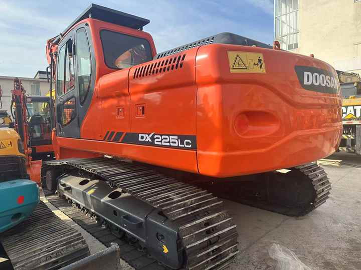 Doosan DX225LC Second-Hand Excavator | Korea Direct Import | 1-Year Warranty & Free Sea Shipping - حفار زحاف: صورة 3 Doosan DX225LC Second-Hand Excavator | Korea Direct Import | 1-Year Warranty & Free Sea Shipping - حفار زحاف: صورة 3