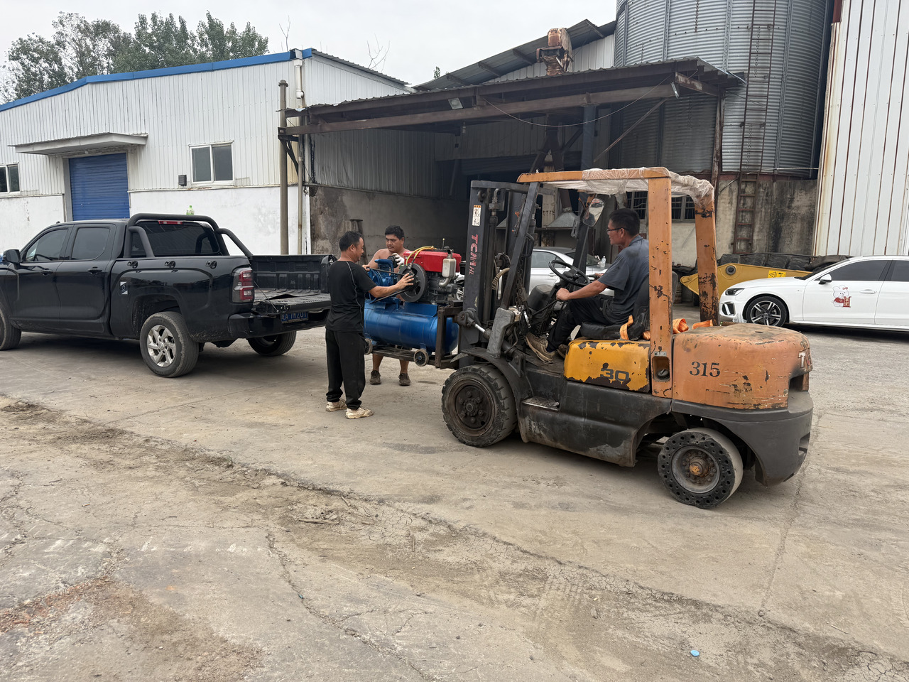 حفار زحاف Hitachi used hitachi 350-5g: صورة 8 حفار زحاف Hitachi used hitachi 350-5g: صورة 8