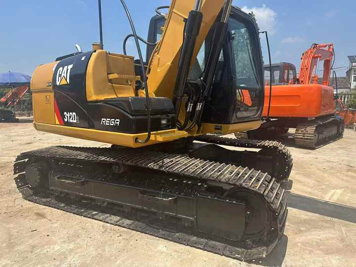 Low Working Time CAT 312D2 Excavator Caterpillar Used 15ton Cat312D2 No Reviews yet - حفار زحاف: صورة 4 Low Working Time CAT 312D2 Excavator Caterpillar Used 15ton Cat312D2 No Reviews yet - حفار زحاف: صورة 4