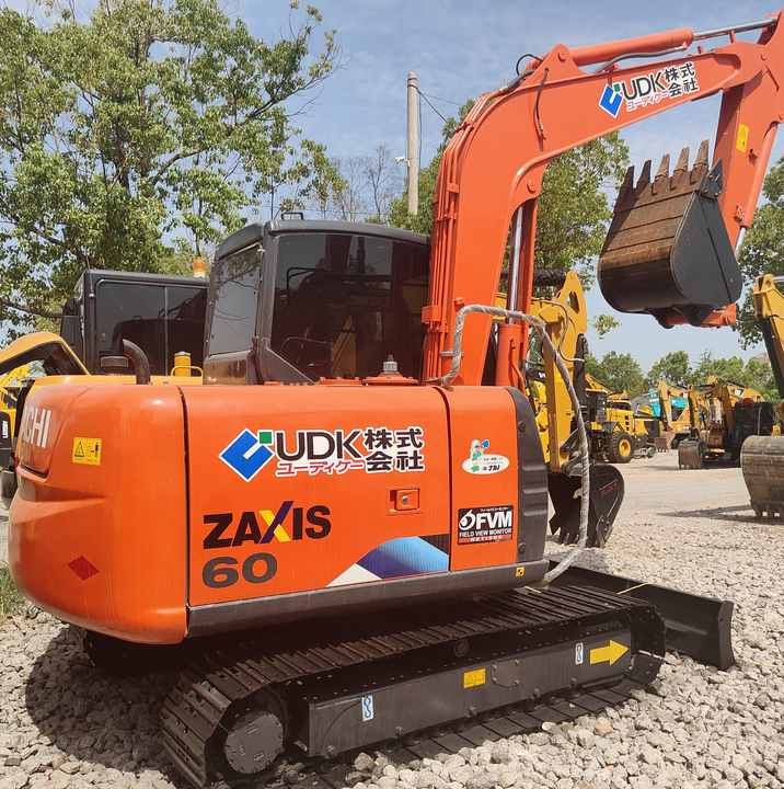 Original Japan Hitachi ZX60 Excavator Hitachi Excavator in Low Price for Hot Sale - حفار زحاف: صورة 1 Original Japan Hitachi ZX60 Excavator Hitachi Excavator in Low Price for Hot Sale - حفار زحاف: صورة 1