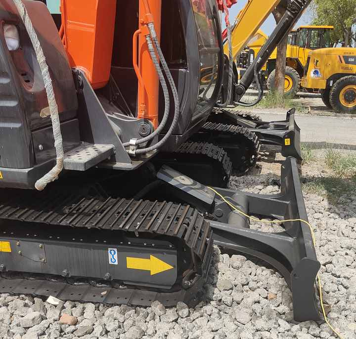 Original Japan Hitachi ZX60 Excavator Hitachi Excavator in Low Price for Hot Sale - حفار زحاف: صورة 5 Original Japan Hitachi ZX60 Excavator Hitachi Excavator in Low Price for Hot Sale - حفار زحاف: صورة 5