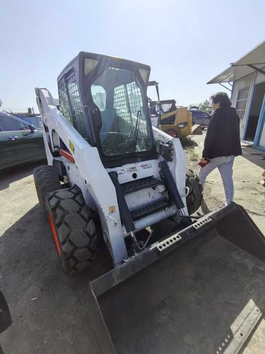 Second Hand Bobcat S300 Skid Steer Loader High Quality Cheap 95% New Used Mini Bobcati Bobcate S300 - شيول صغير: صورة 2 Second Hand Bobcat S300 Skid Steer Loader High Quality Cheap 95% New Used Mini Bobcati Bobcate S300 - شيول صغير: صورة 2