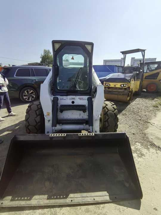 Second Hand Bobcat S300 Skid Steer Loader High Quality Cheap 95% New Used Mini Bobcati Bobcate S300 - شيول صغير: صورة 3 Second Hand Bobcat S300 Skid Steer Loader High Quality Cheap 95% New Used Mini Bobcati Bobcate S300 - شيول صغير: صورة 3