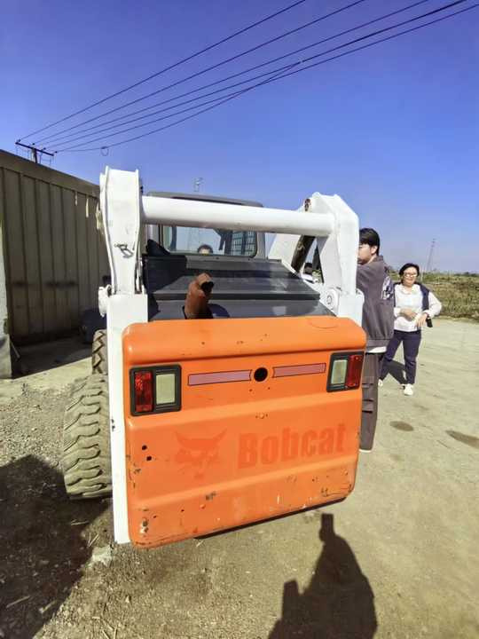 Second Hand Bobcat S300 Skid Steer Loader High Quality Cheap 95% New Used Mini Bobcati Bobcate S300 - شيول صغير: صورة 5 Second Hand Bobcat S300 Skid Steer Loader High Quality Cheap 95% New Used Mini Bobcati Bobcate S300 - شيول صغير: صورة 5