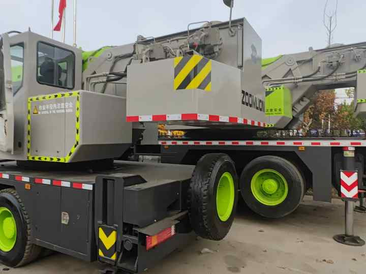 Second Hand ZOOMLION 25 Ton ZTC250V531 30 Ton ZTC300V532 70 Ton ZTC700H6 Hydraulmic Mobile Truck Crane on Sale - موبايل كرين: صورة 4 Second Hand ZOOMLION 25 Ton ZTC250V531 30 Ton ZTC300V532 70 Ton ZTC700H6 Hydraulmic Mobile Truck Crane on Sale - موبايل كرين: صورة 4