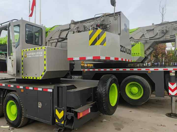 Second Hand ZOOMLION 25 Ton ZTC250V531 30 Ton ZTC300V532 70 Ton ZTC700H6 Hydraulmic Mobile Truck Crane on Sale - موبايل كرين: صورة 5 Second Hand ZOOMLION 25 Ton ZTC250V531 30 Ton ZTC300V532 70 Ton ZTC700H6 Hydraulmic Mobile Truck Crane on Sale - موبايل كرين: صورة 5