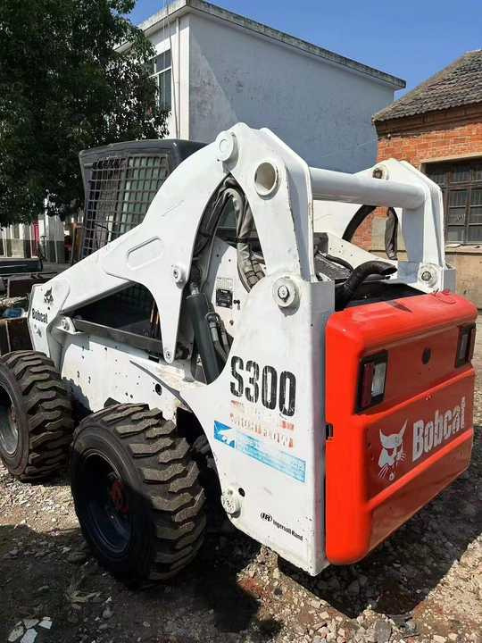 Used Bob Cat Bob Cat S300 Used Skid Steer Wheel Loader Multifunctional Track Loaders Bobcat - شيول صغير: صورة 4 Used Bob Cat Bob Cat S300 Used Skid Steer Wheel Loader Multifunctional Track Loaders Bobcat - شيول صغير: صورة 4