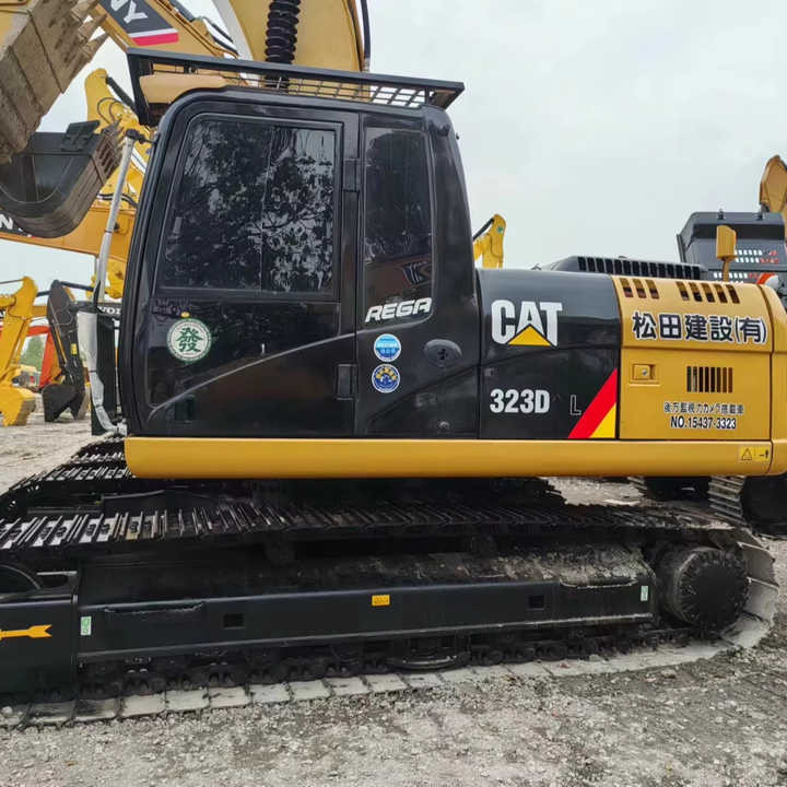 Used Digger CAT 323D2L Construction Machinery Construction Digger Used CAT 323D2L Cheap Excavator - حفار زحاف: صورة 2 Used Digger CAT 323D2L Construction Machinery Construction Digger Used CAT 323D2L Cheap Excavator - حفار زحاف: صورة 2